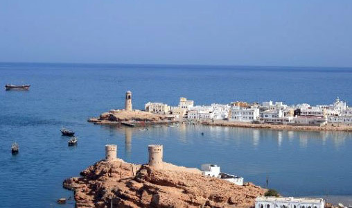 Tour in Oman “Muscat, Dakhiliya e Oman Nord Est”. Viaggi in Oman con mare, deserto e forti intorno a Muscat. Tour in Oman con partenza su richiesta. Viaggi in Oman in gruppo.