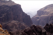 Viaggi in Oman, foto delle montagne verso Jebel Shams