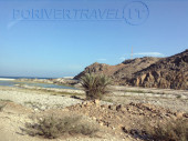 Foto del mare Arabico, oceano Indiano nel Dhofar, Oman del sud, lungo la via tra Salalah e Shuwaymia.